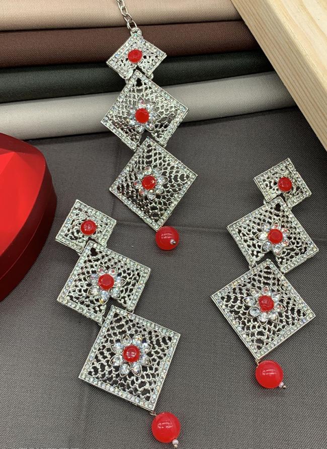 Red Trible Long Dangle Earrings With Maang Tikka